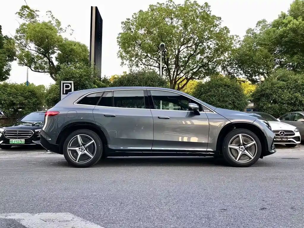 Mercedes-Benz EQS SUV 2025 — фото 4