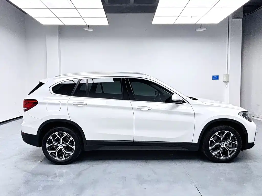 BMW X1 2021 — фото 9