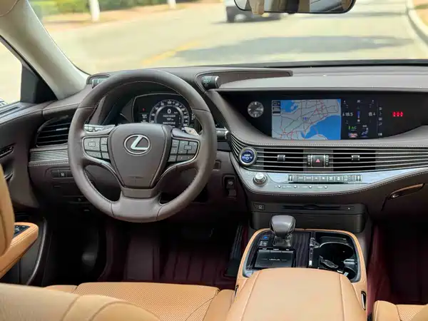 Lexus LS 2020