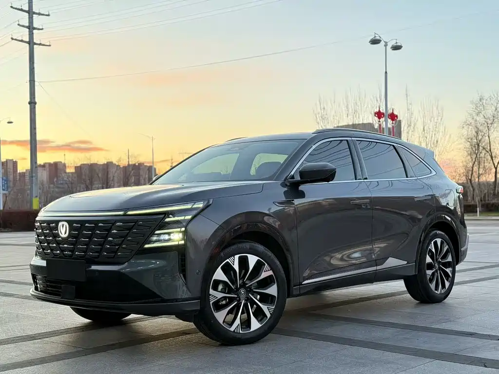 Changan CS75 PLUS 2025 — фото 1