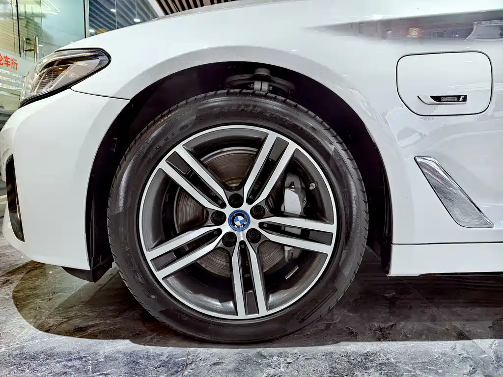 BMW 5 Series New Energy 2022 — фото 10