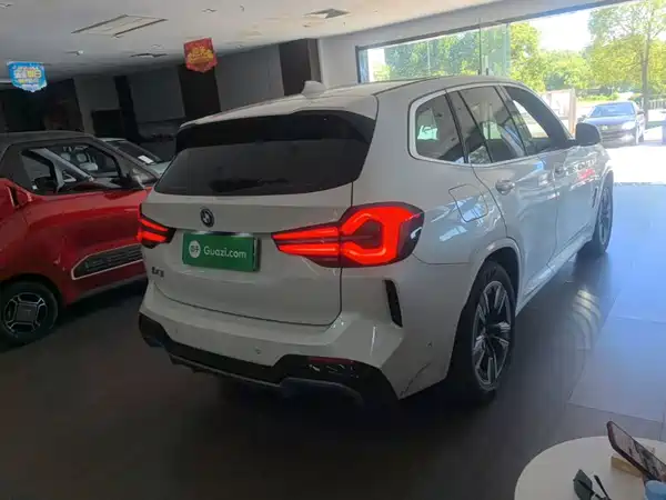 BMW iX3 2021