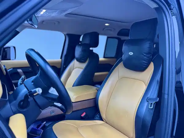 Land Rover Defender 2021