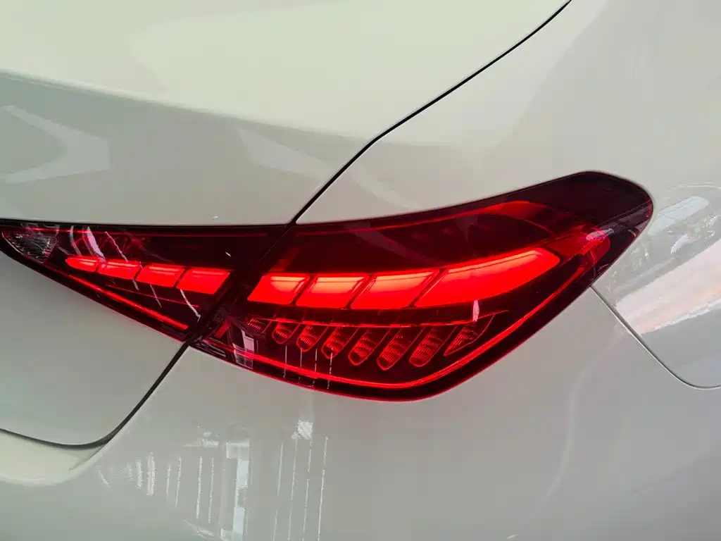 Mercedes-Benz C-Class 2023 — фото 12