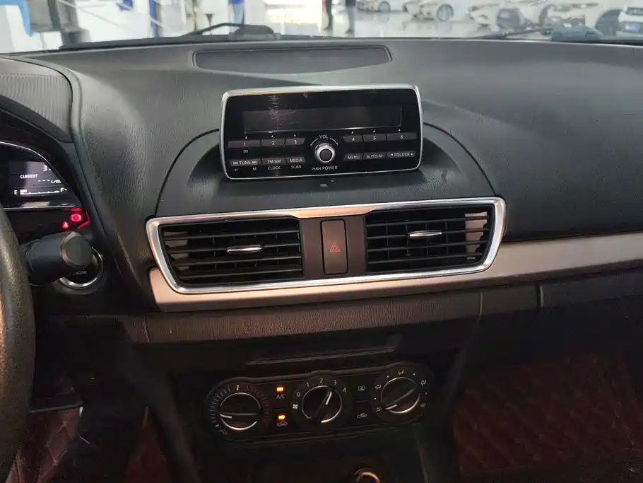 Mazda 3 Axela 2015 — фото 13