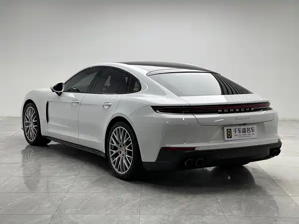 Porsche Panamera 2025