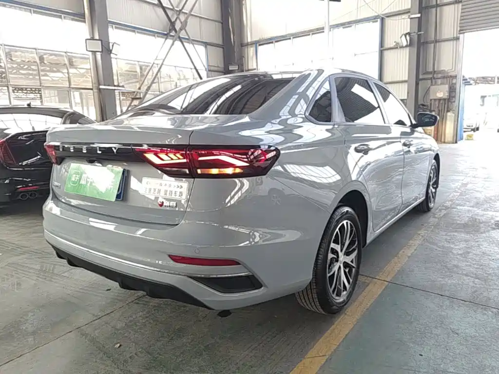 Geely Emgrand 2025