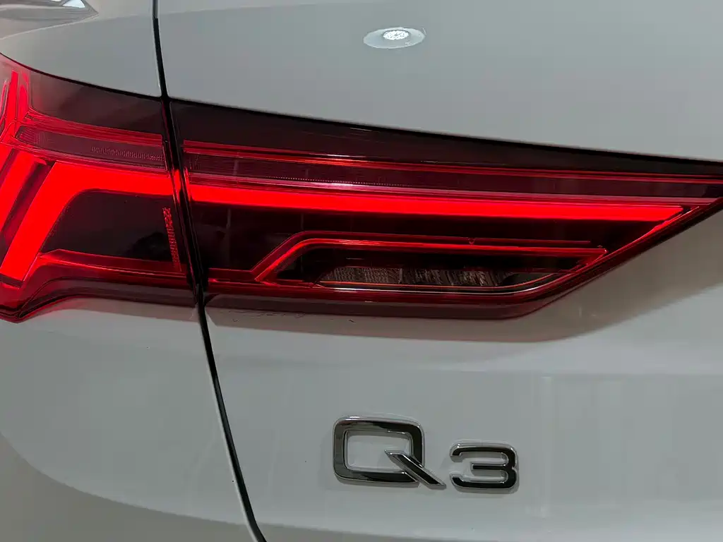 Audi Q3 2022 — фото 23