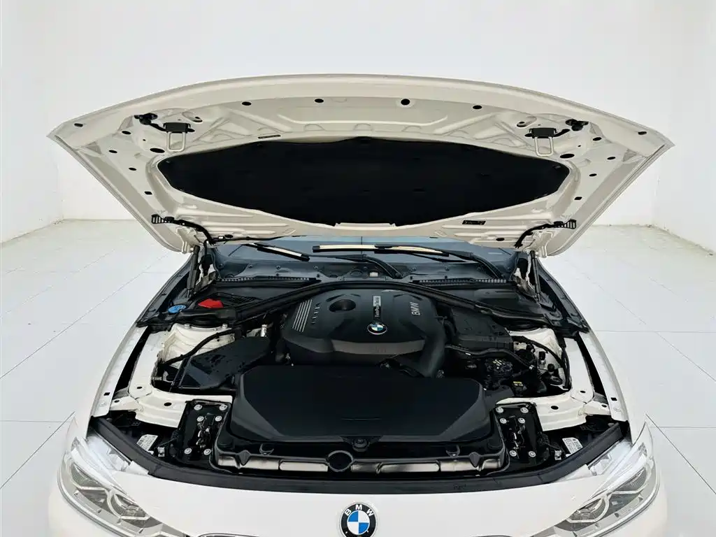 BMW 3 Series 2018 — фото 25