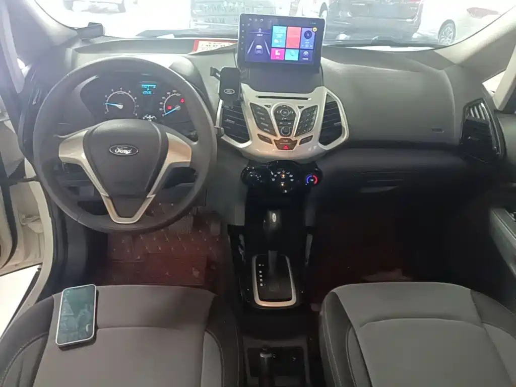 Ford EcoSport 2015 — фото 10