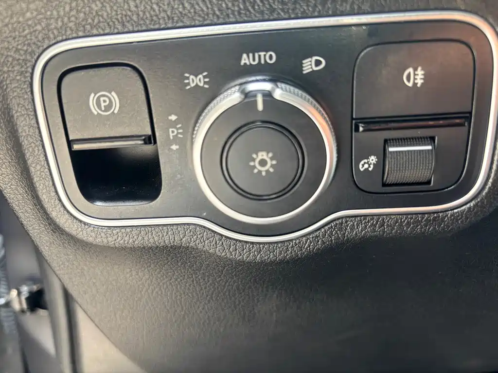 Mercedes-Benz GLB 2023 — фото 13