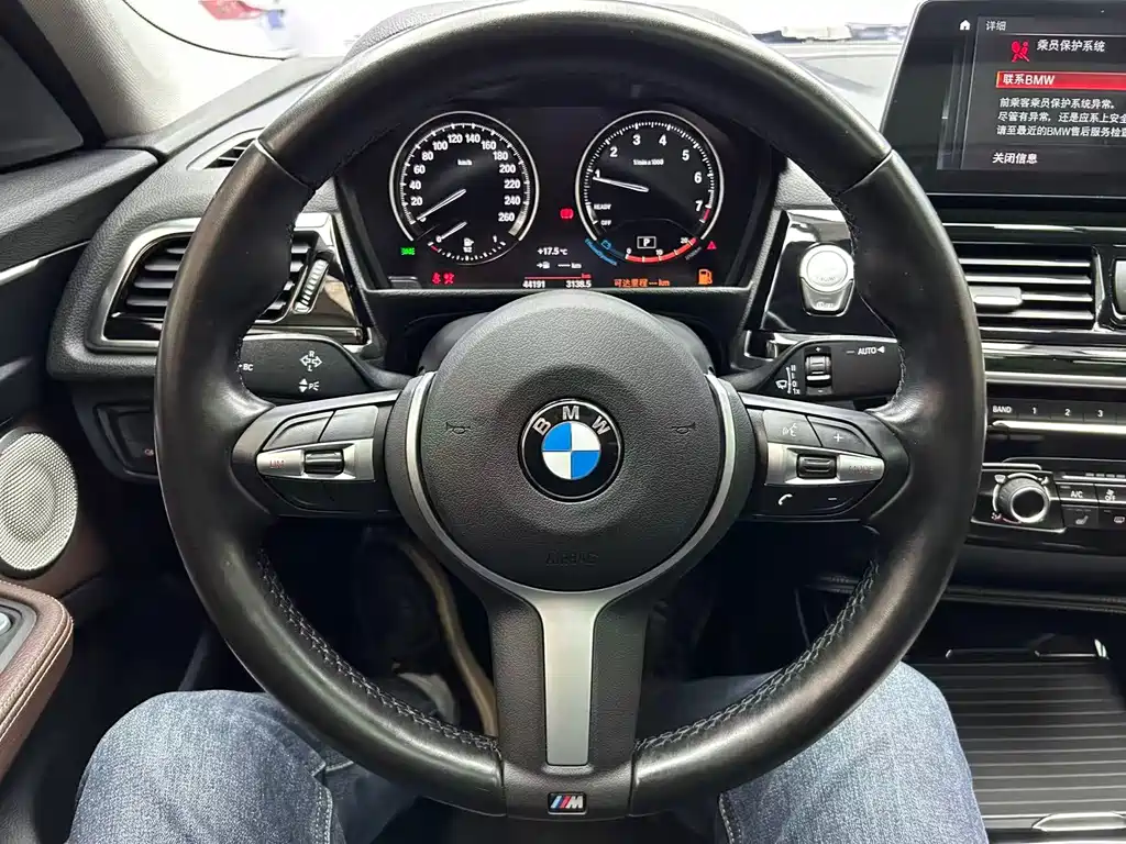 BMW 1 Series 2022 — фото 12