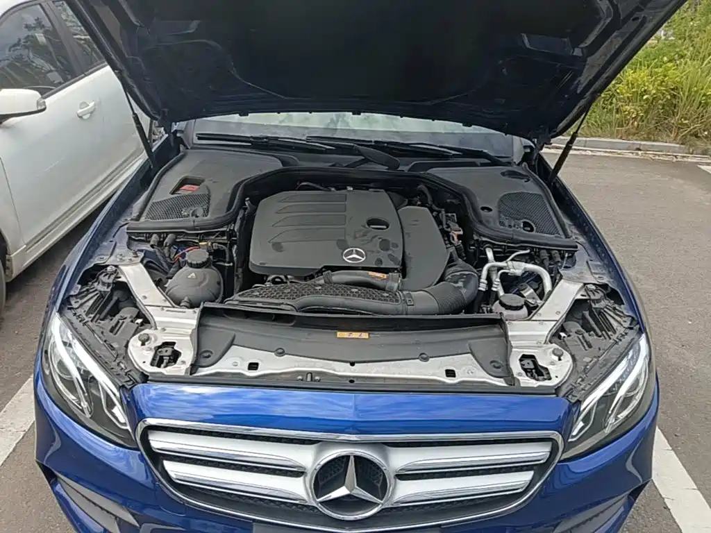 Mercedes-Benz E-Class 2019 — фото 20