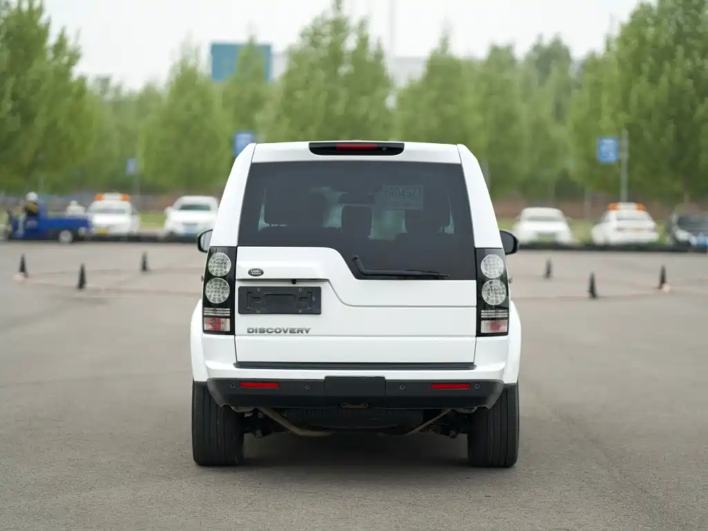 Land Rover Discovery 2017 — фото 14