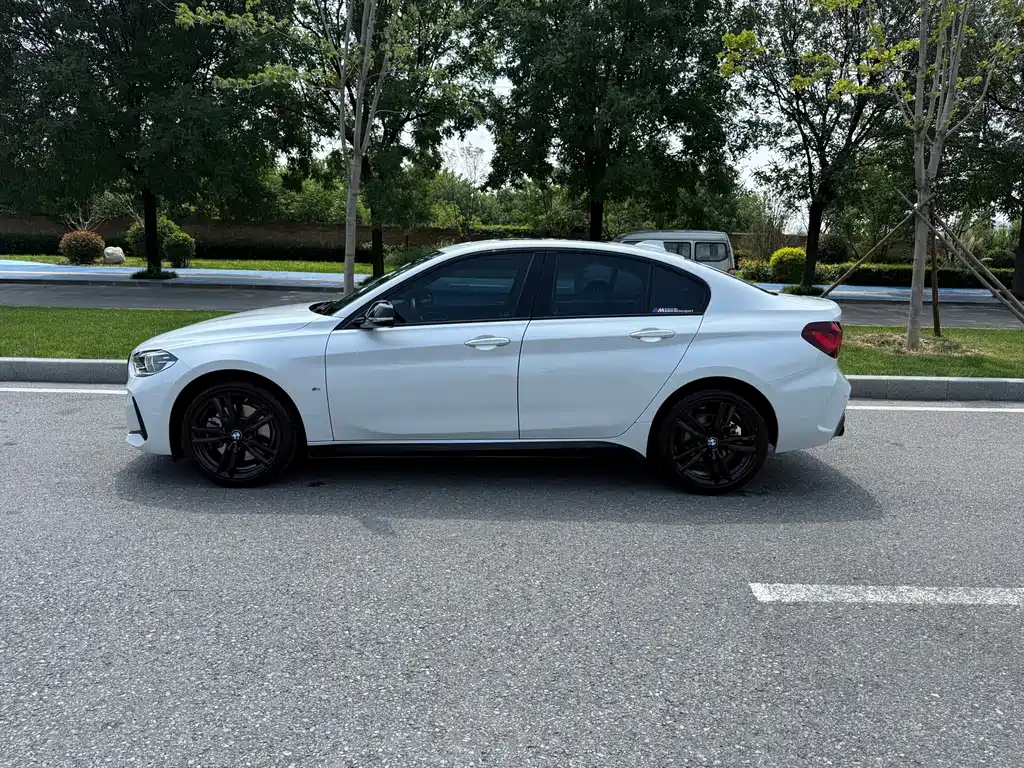 BMW 1 Series 2023 — фото 16