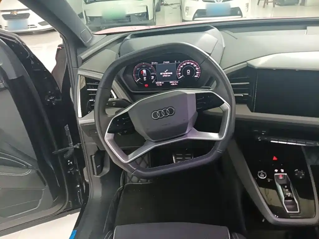 Audi Q5 e-tron 2023 — фото 11