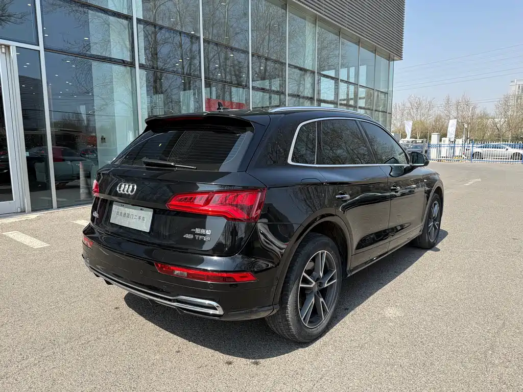 Audi Q5L 2020 — фото 19
