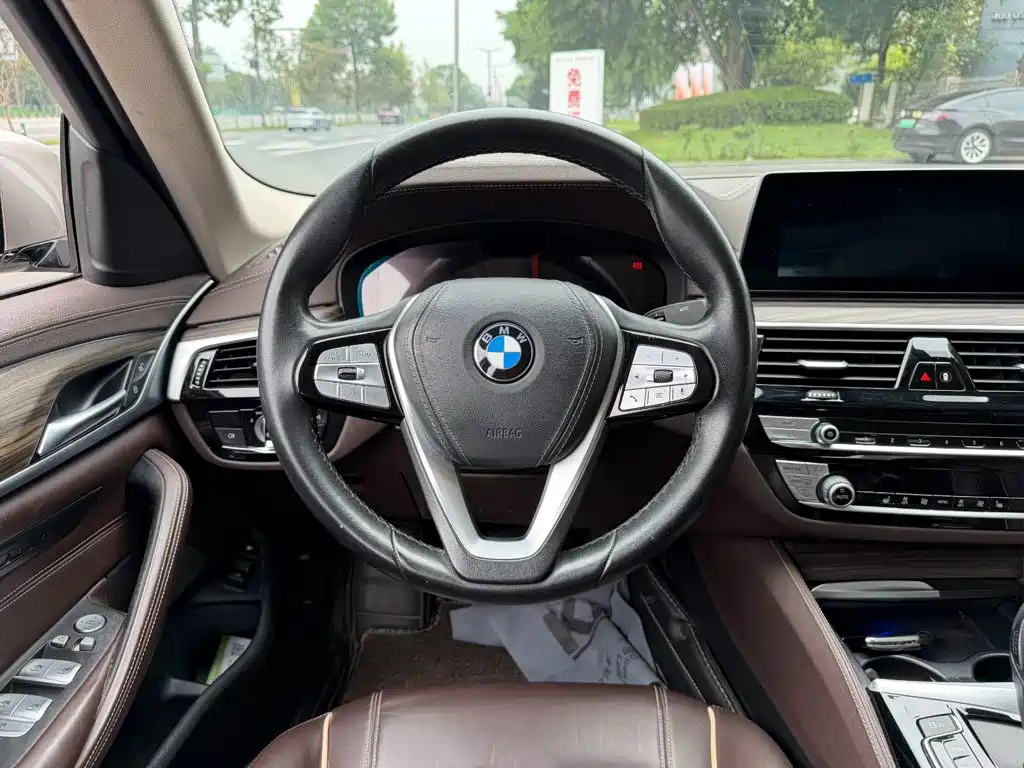 BMW 5 Series New Energy 2020 — фото 14