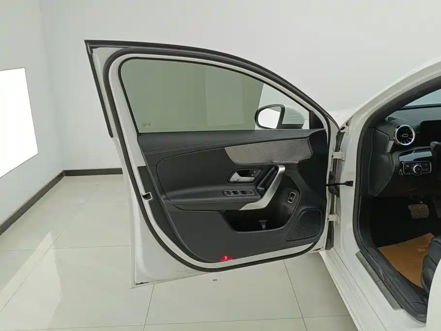 Mercedes-Benz A-Class 2023 — фото 7