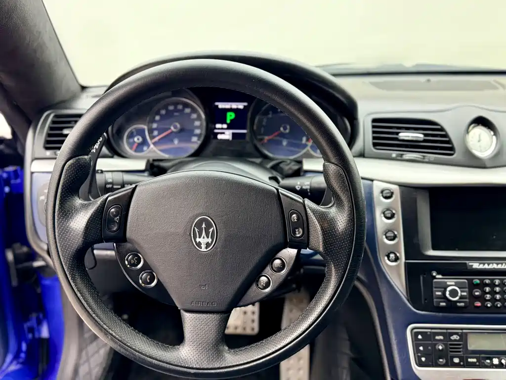 Maserati GranTurismo 2015 — фото 13