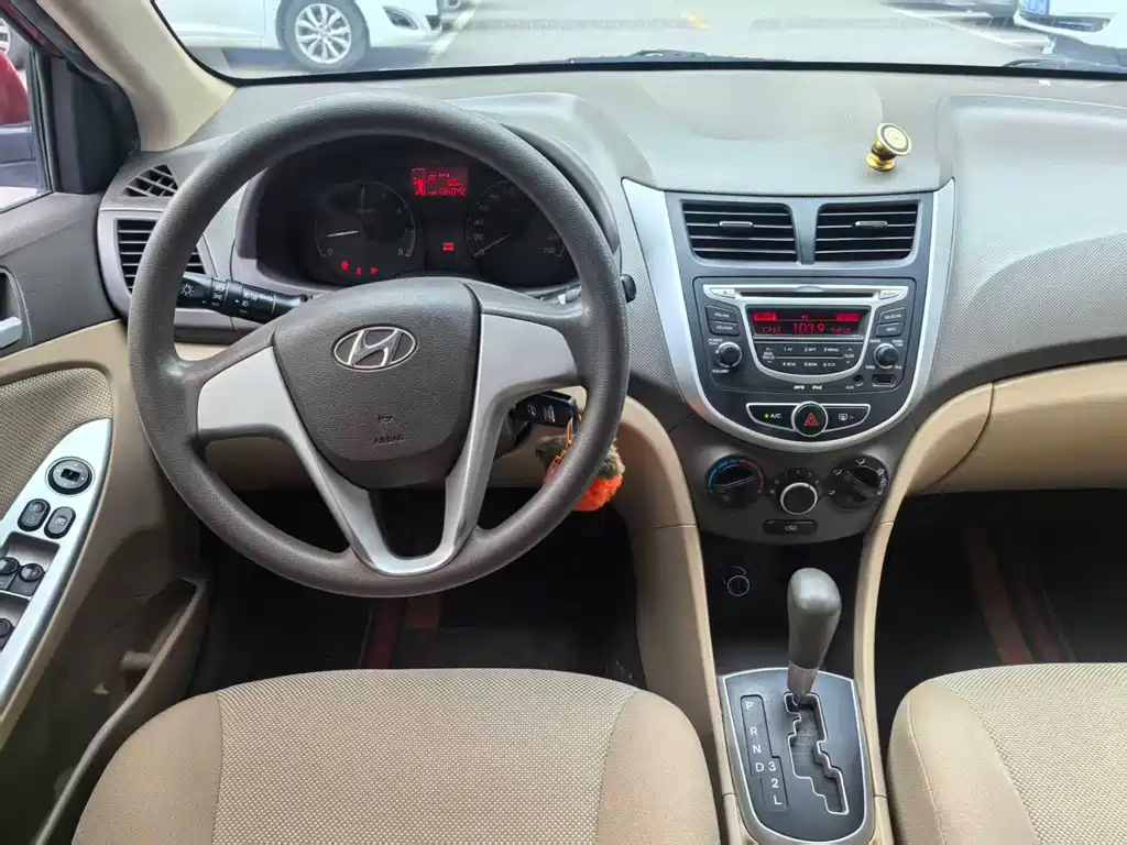 Hyundai Verna 2013 — фото 18