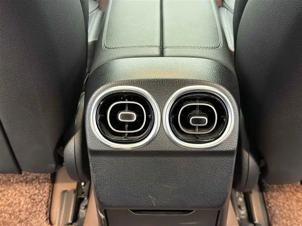 Mercedes-Benz C-Class 2022 — фото 11