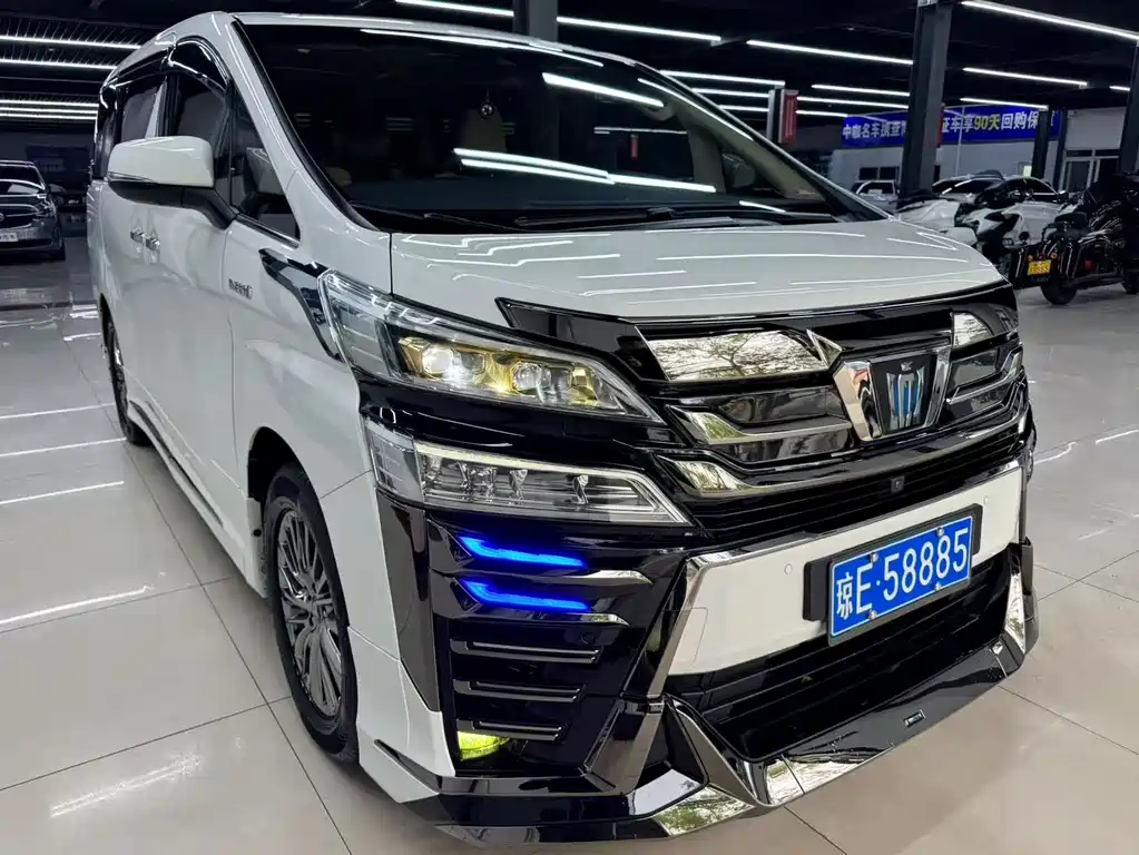 Toyota Vellfire 2023 — фото 3