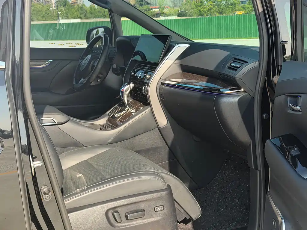 Toyota Vellfire 2023 — фото 11