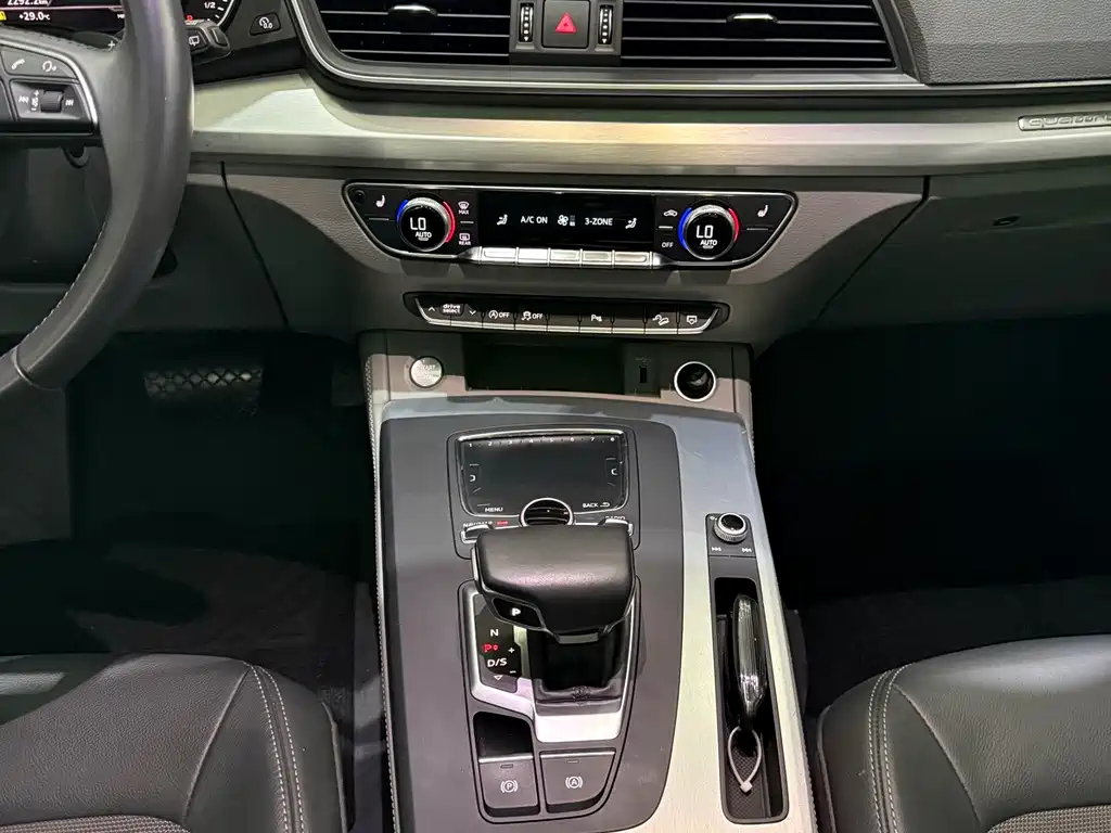 Audi Q5L 2019 — фото 14