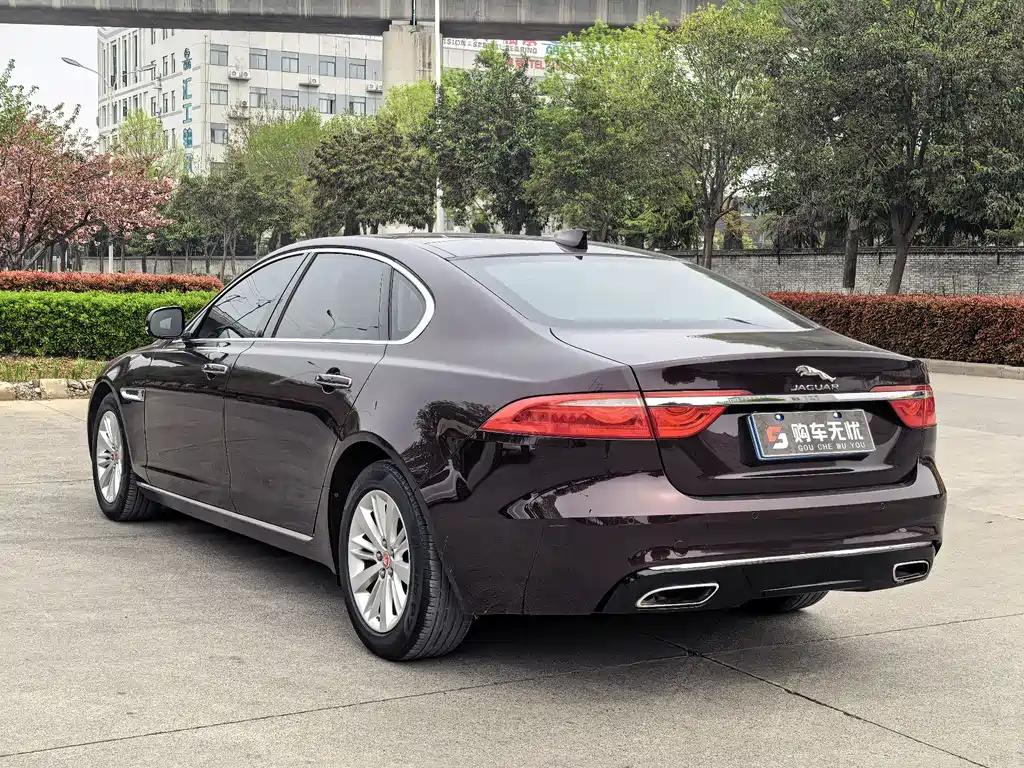 Jaguar XFL 2016 — фото 18