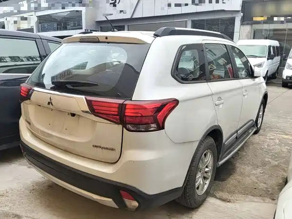 Mitsubishi Outlander 2016