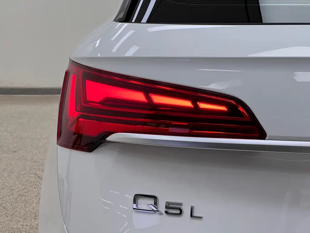 Audi Q5L 2023 — фото 7