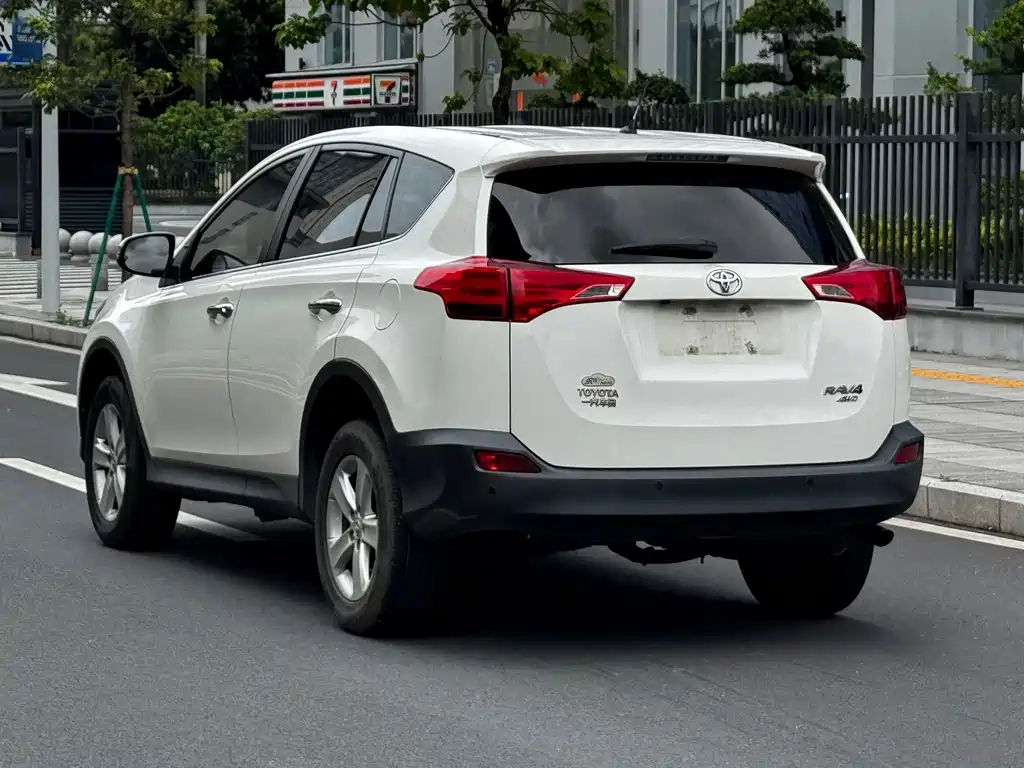 Toyota RAV4 2014 — фото 15