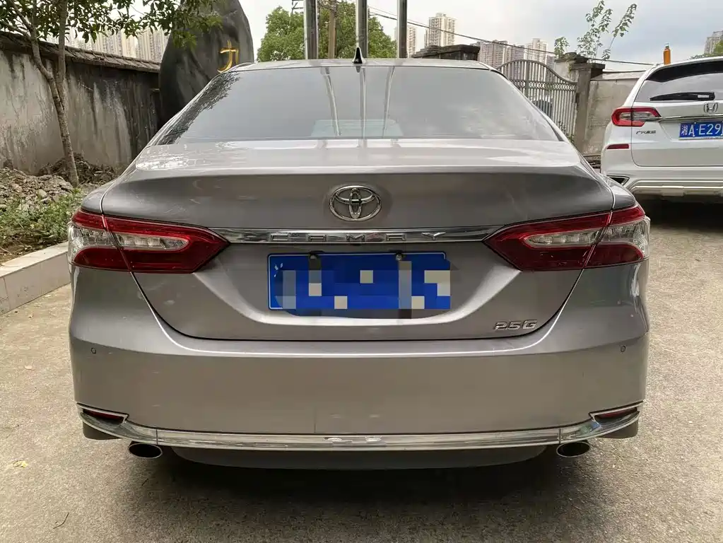 Toyota Camry 2023 — фото 5