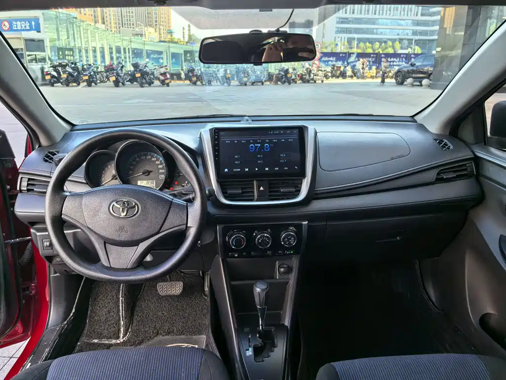 Toyota Yaris L 2019