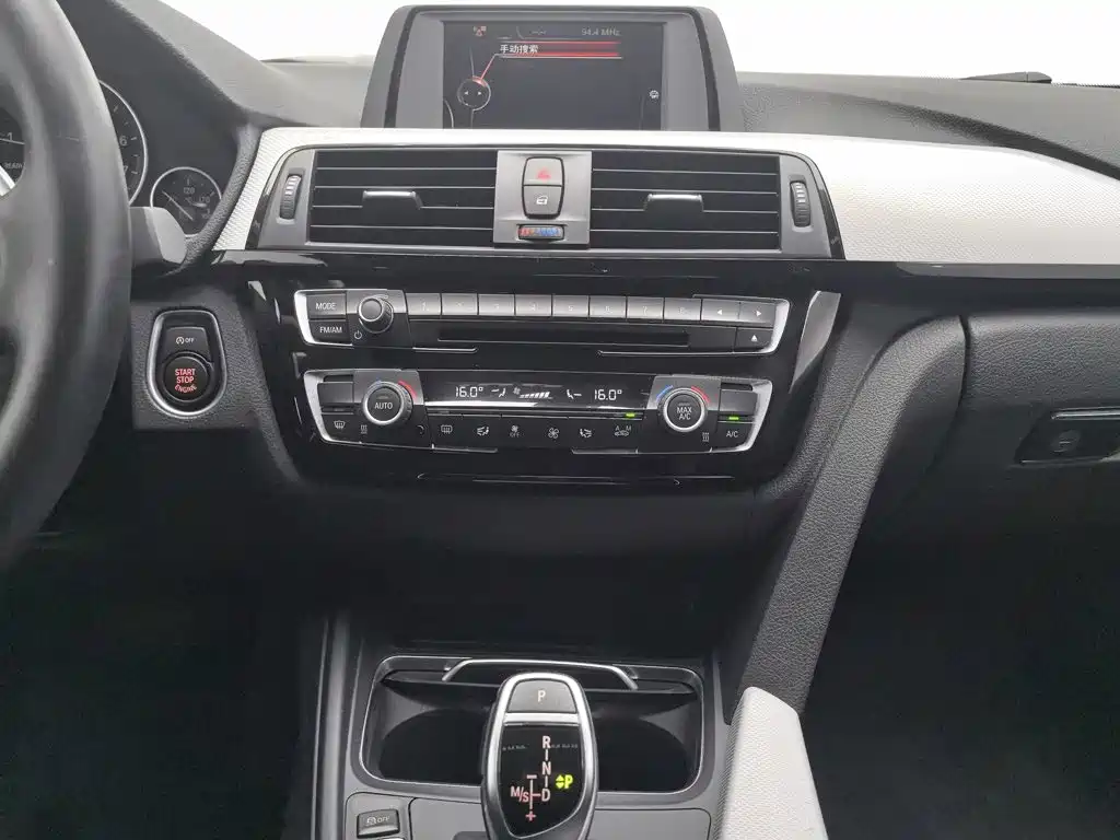 BMW 3 Series 2017 — фото 12
