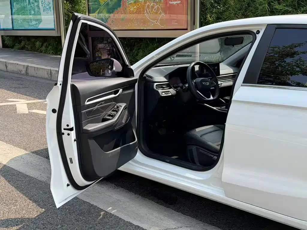 Geely Emgrand 2023 — фото 12