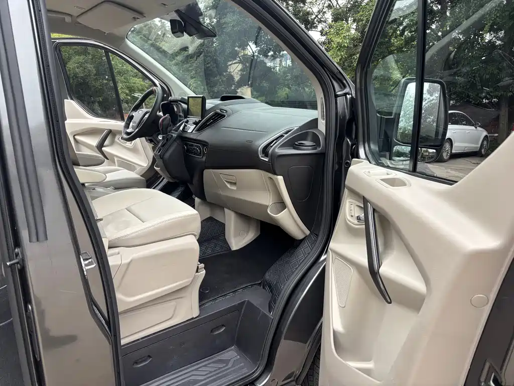 Ford Tourneo 2019 — фото 10