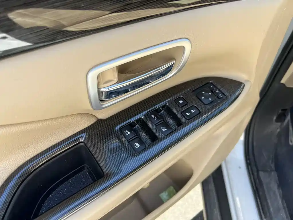 Mitsubishi Outlander 2018 — фото 15