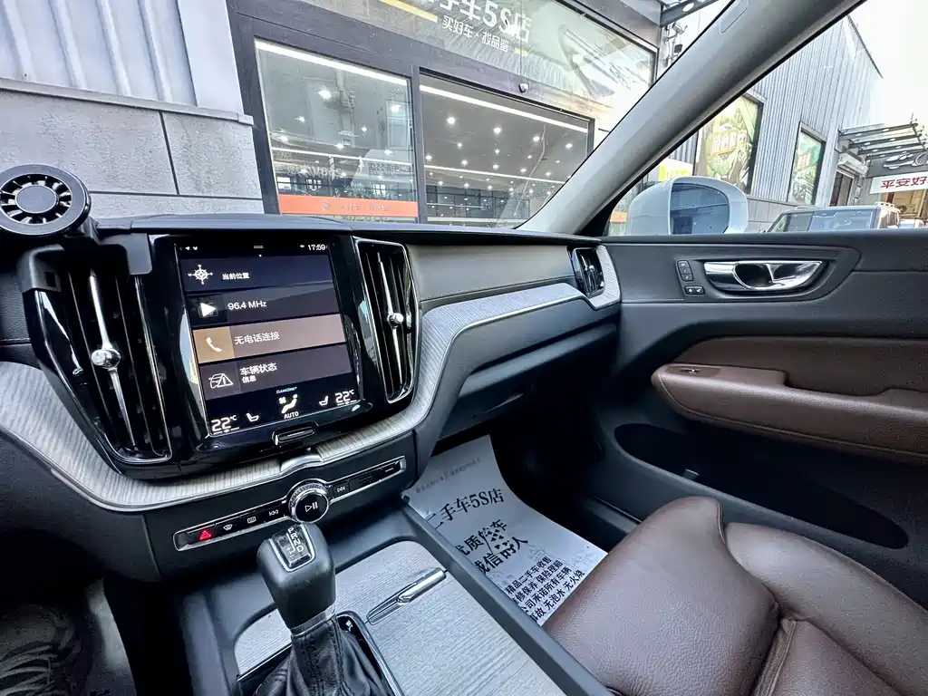 Volvo XC60 2019 — фото 17