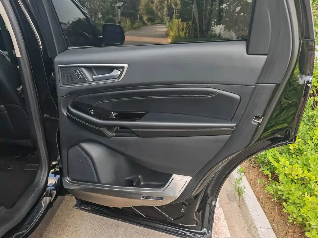 Ford Edge 2021 — фото 15