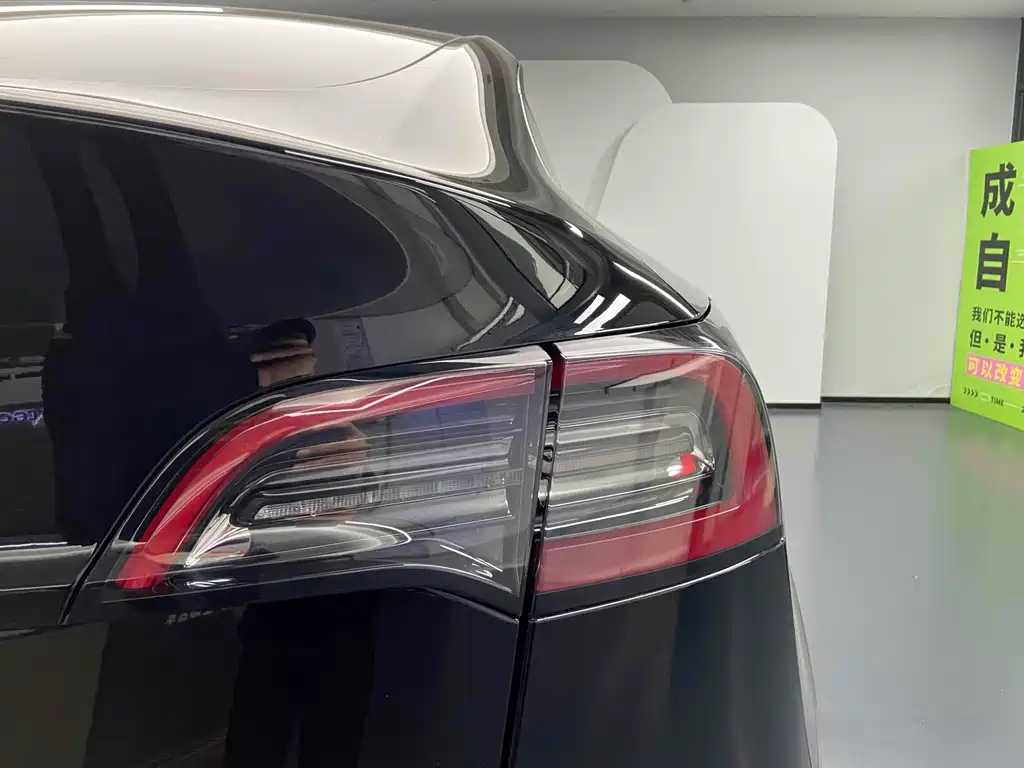 Tesla Model Y 2022 — фото 10