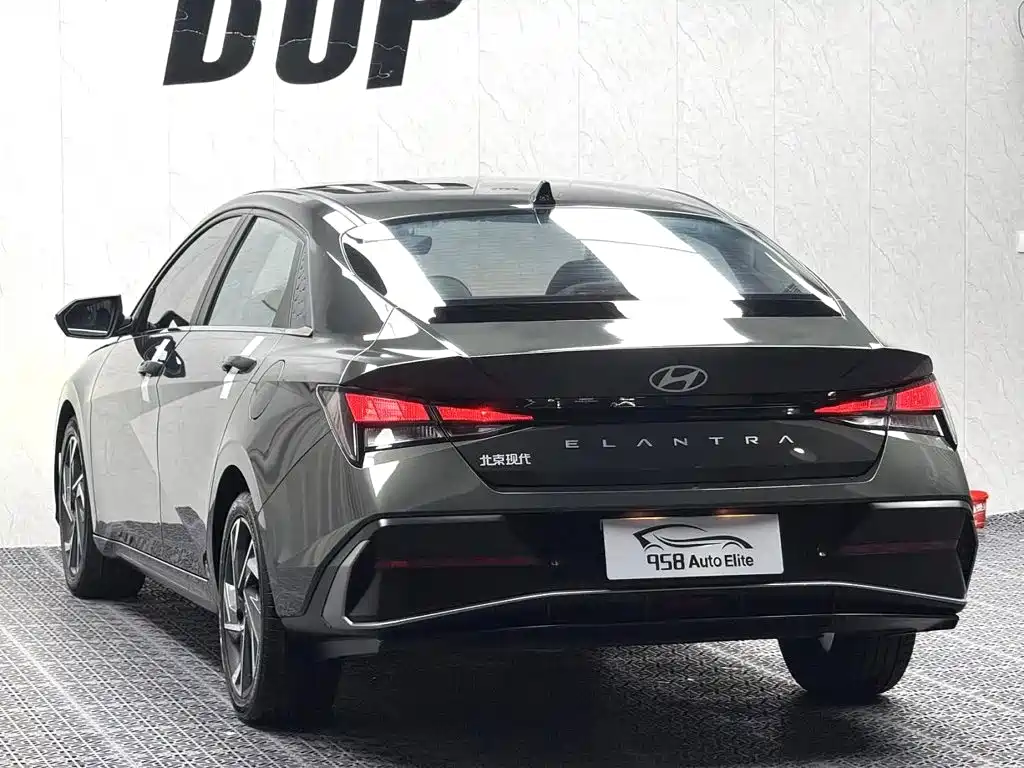 Hyundai Elantra 2023 — фото 9