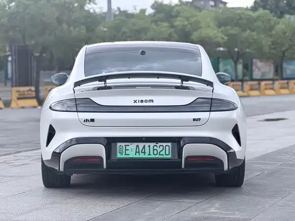 Xiaomi SU7 2024