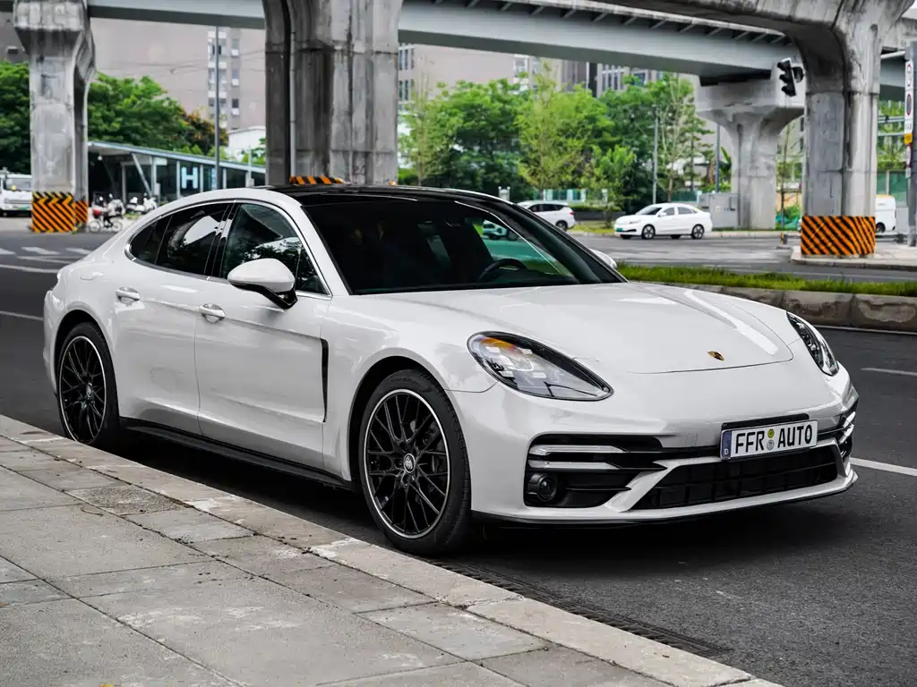 Porsche Panamera 2018 — фото 14