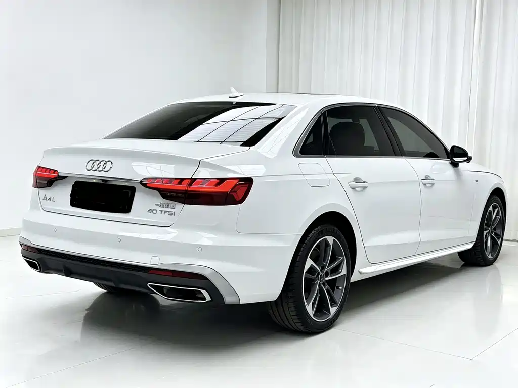 Audi A4L 2023 — фото 18