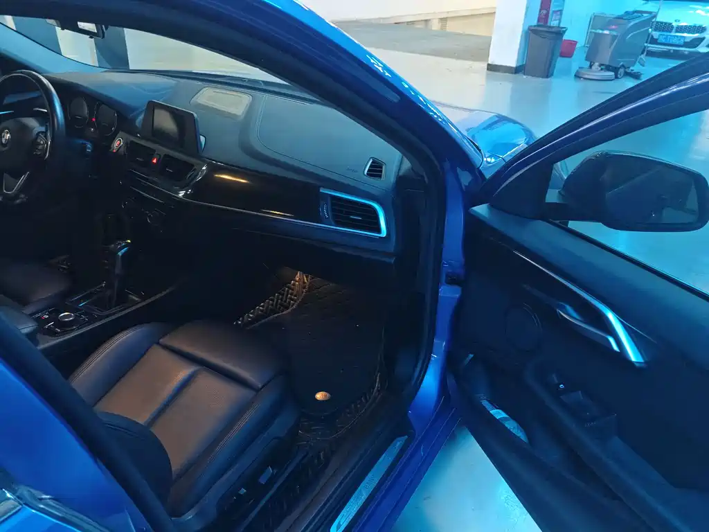BMW 1 Series 2019 — фото 14