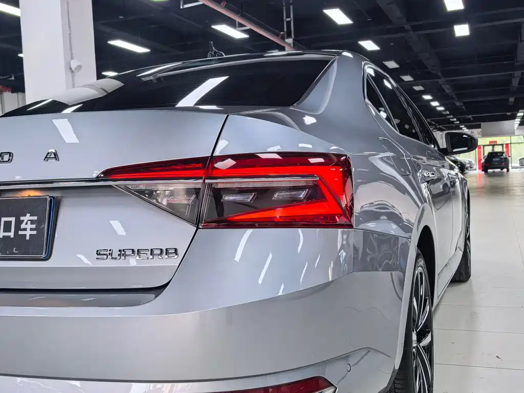 Skoda Superb 2023 — фото 5