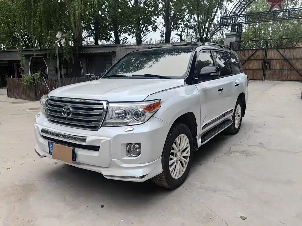 Toyota Land Cruiser 2014 — фото 1