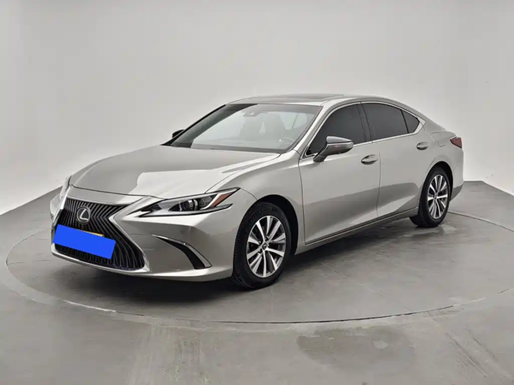 Lexus ES 2019 — фото 1